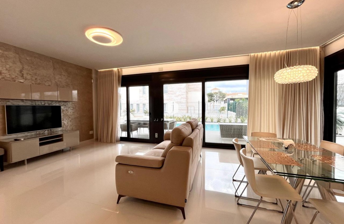 Tweedehands - Villa -
Dehesa de Campoamor - Costa Blanca