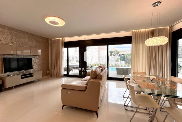 Tweedehands - Villa -
Dehesa de Campoamor - Costa Blanca