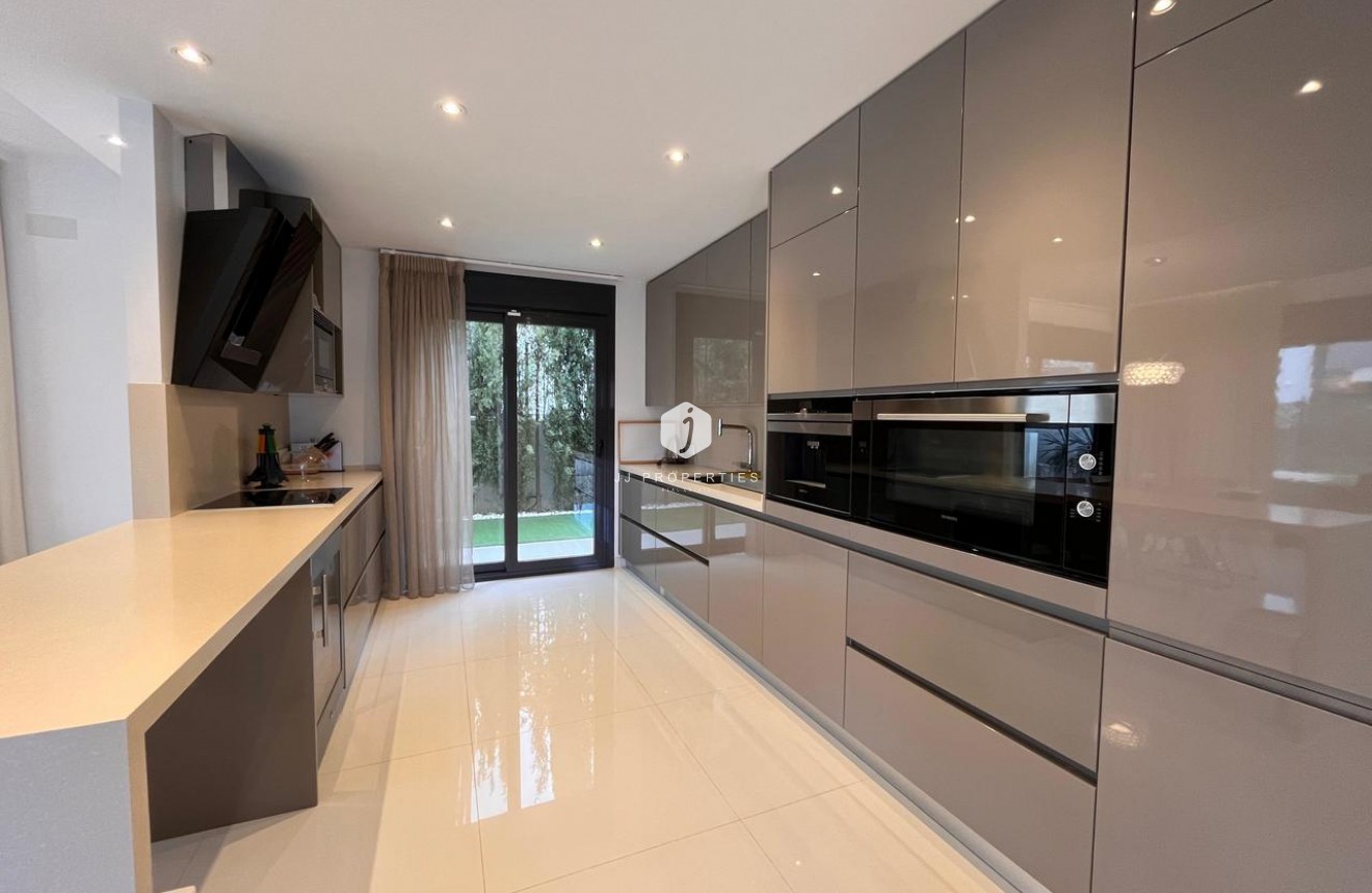 Tweedehands - Villa -
Dehesa de Campoamor - Costa Blanca