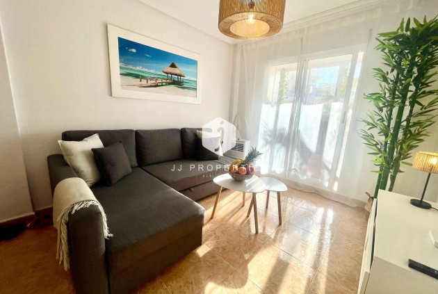 Tweedehands - Appartement / flat -
Torrevieja - La Mata