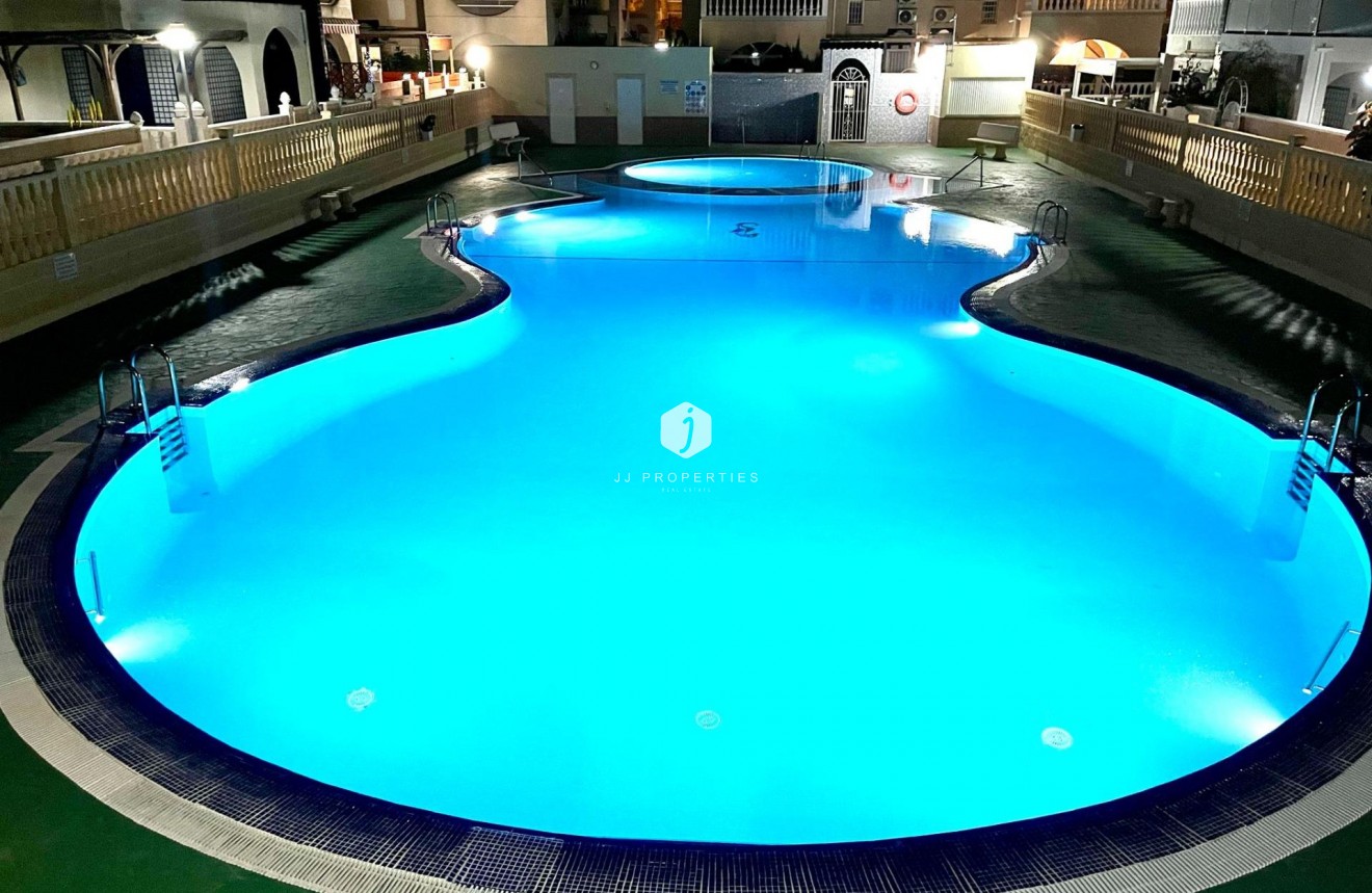 Tweedehands - Appartement / flat -
Torrevieja - La Mata