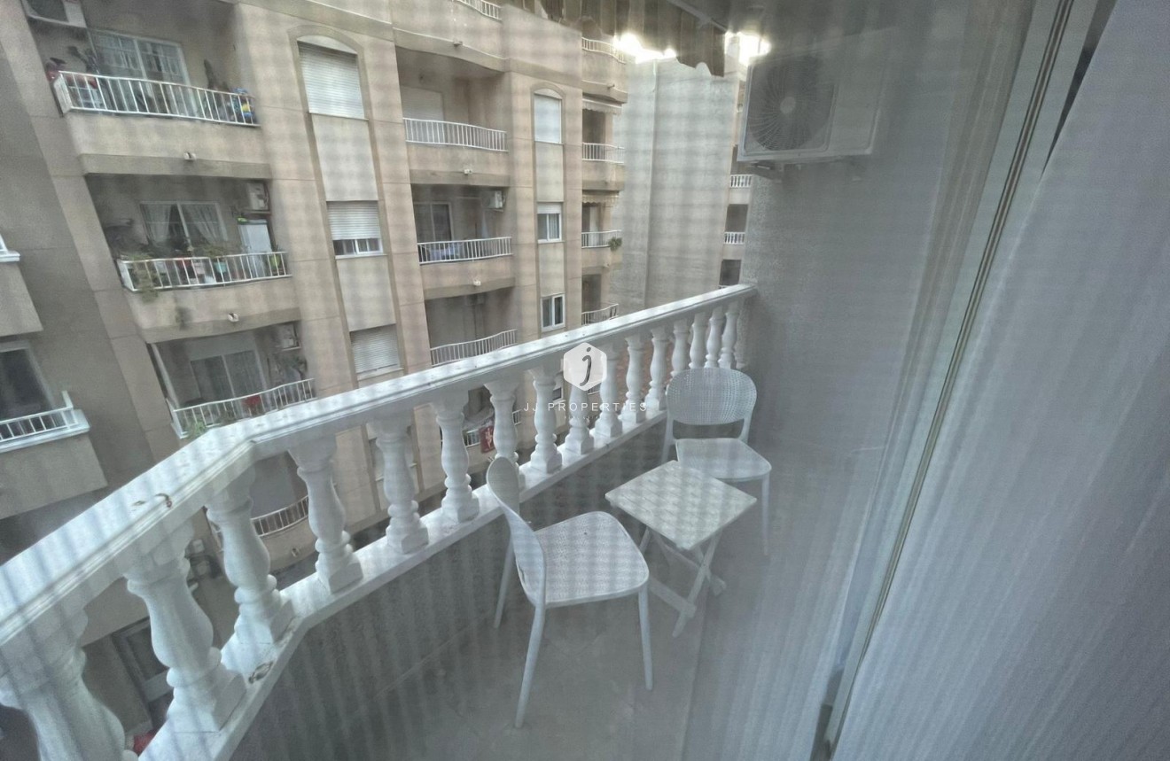 Segunda mano - Apartamento / piso -
Torrevieja - Centro