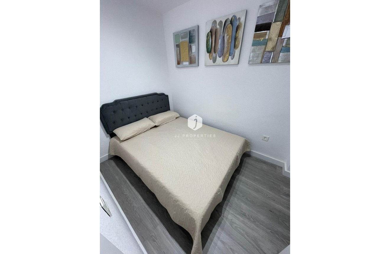 Segunda mano - Apartamento / piso -
Torrevieja - Centro
