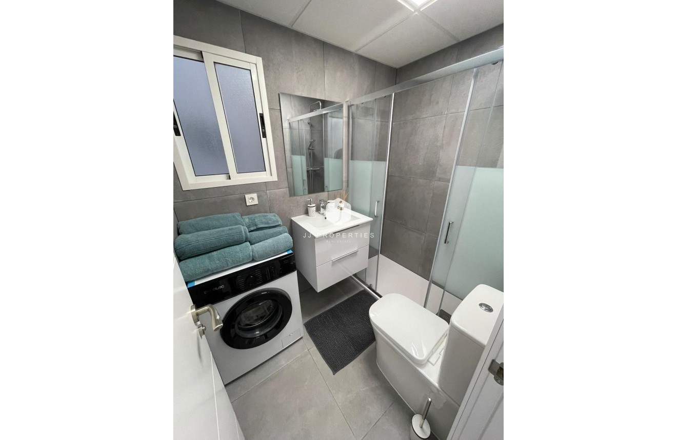 Segunda mano - Apartamento / piso -
Torrevieja - Centro