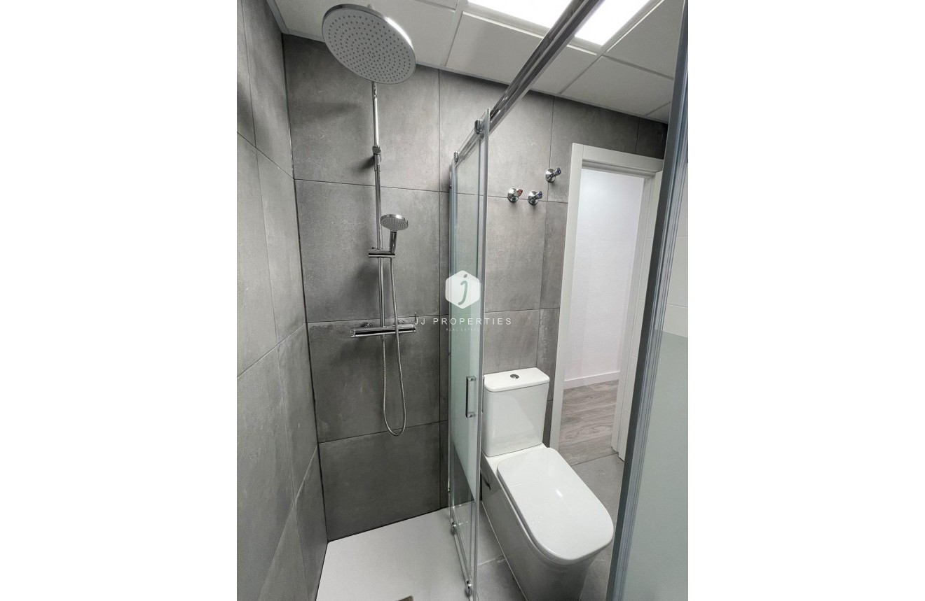 Segunda mano - Apartamento / piso -
Torrevieja - Centro