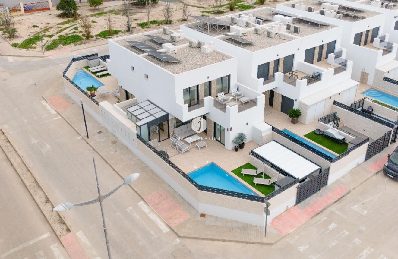 Z drugiej ręki - Villa -
Dolores