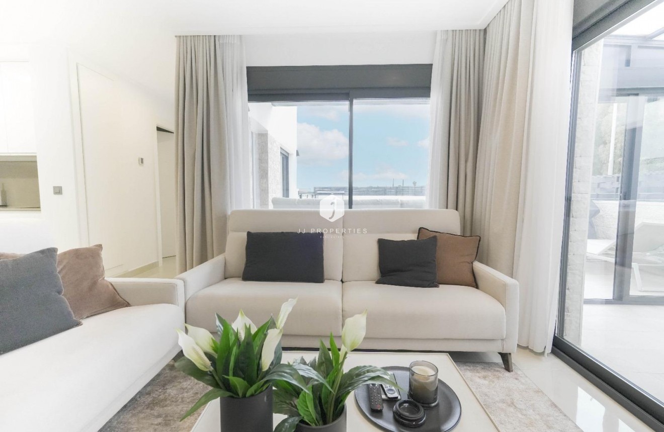 Z drugiej ręki - Villa -
Dolores