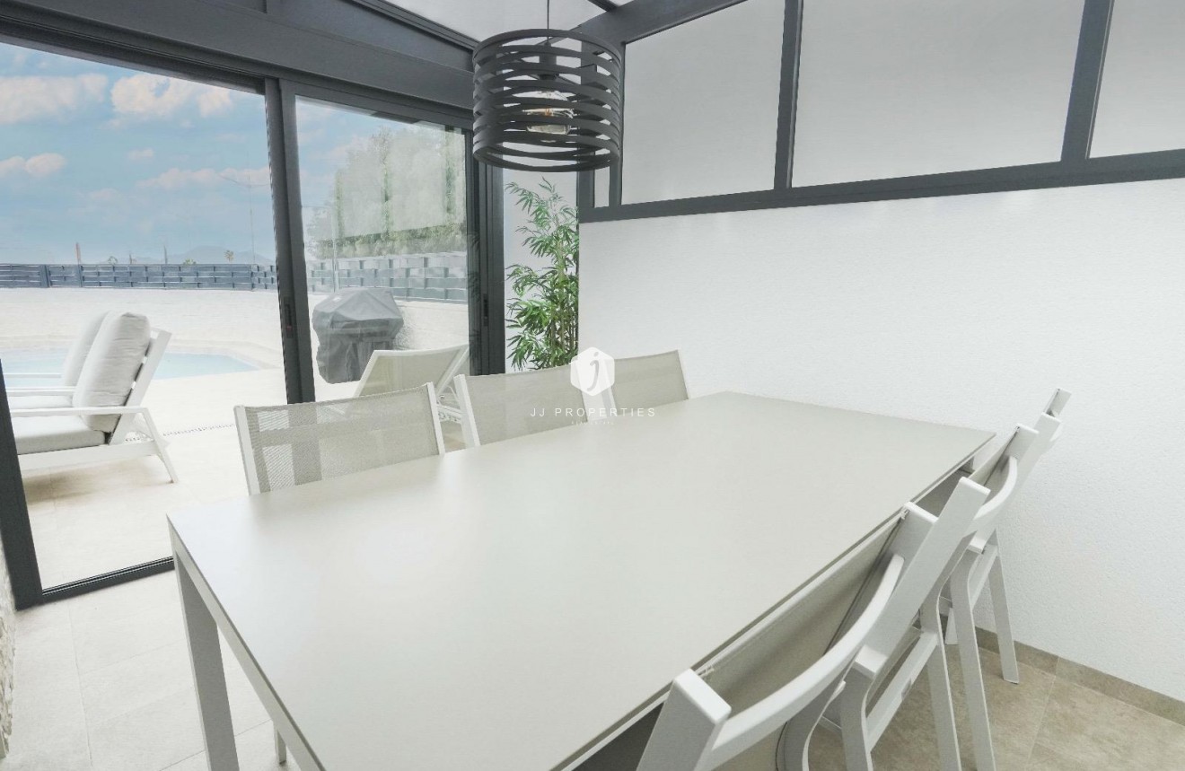 Z drugiej ręki - Villa -
Dolores