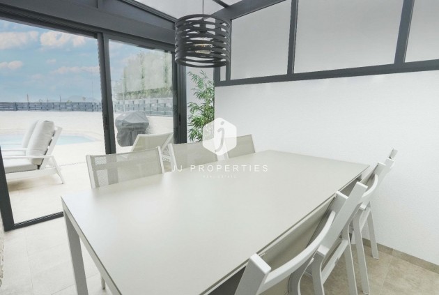 Z drugiej ręki - Villa -
Dolores