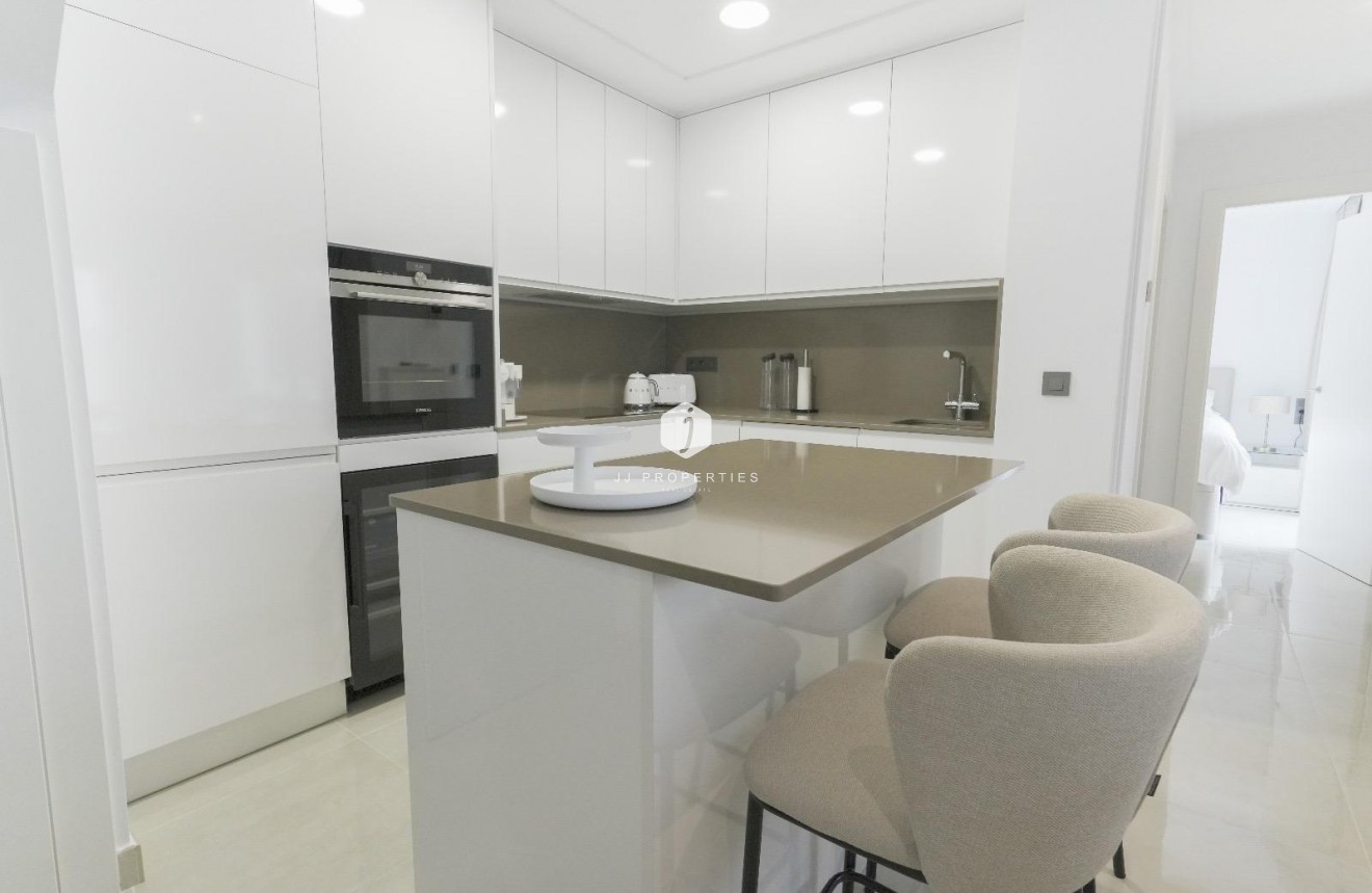 Z drugiej ręki - Villa -
Dolores