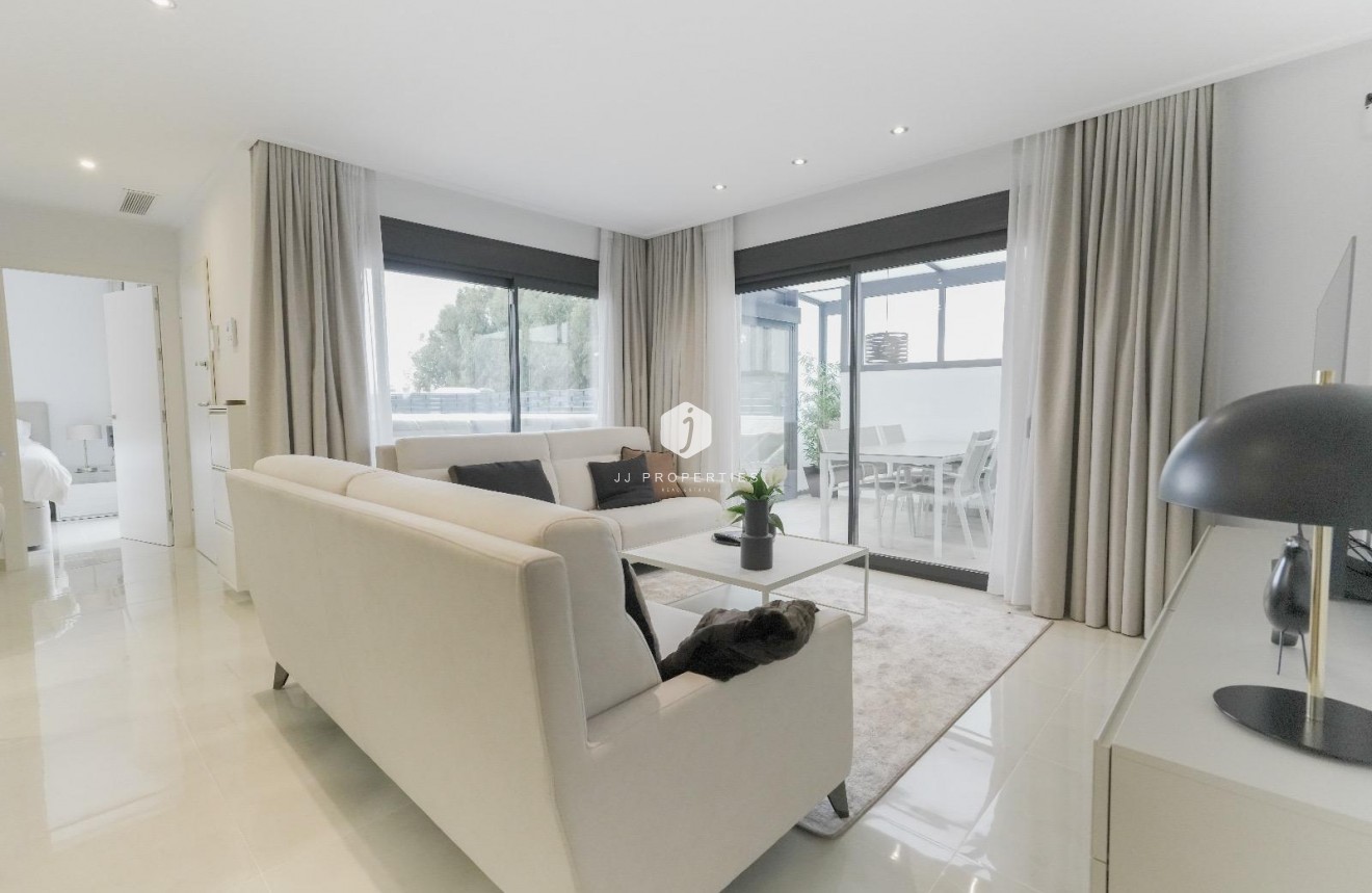 Z drugiej ręki - Villa -
Dolores