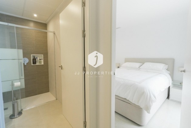 Z drugiej ręki - Villa -
Dolores