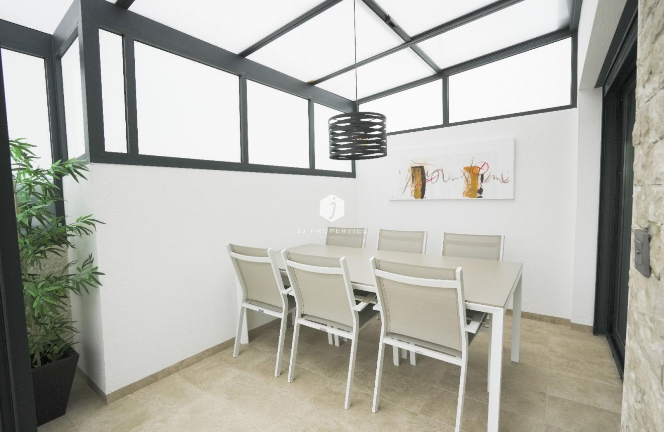 Z drugiej ręki - Villa -
Dolores