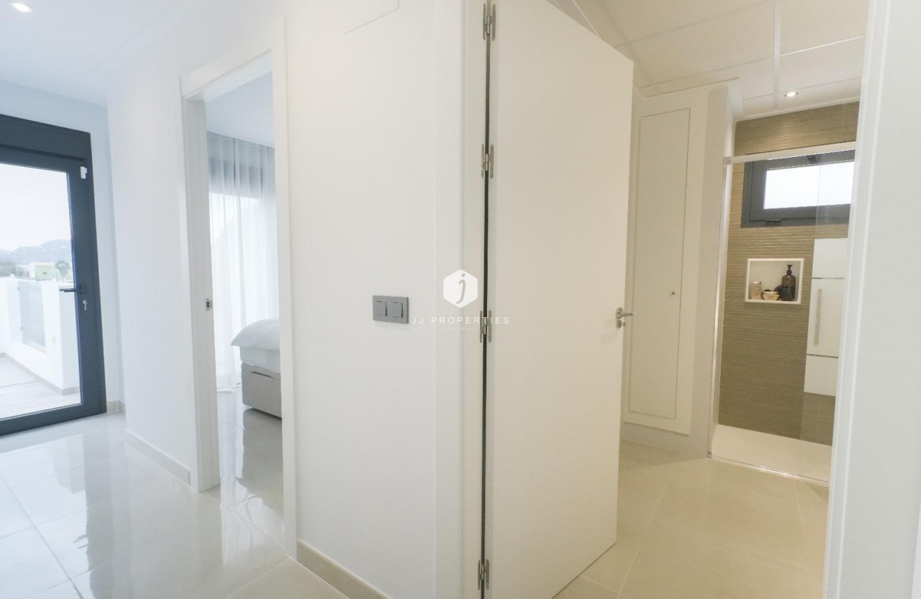 Z drugiej ręki - Villa -
Dolores