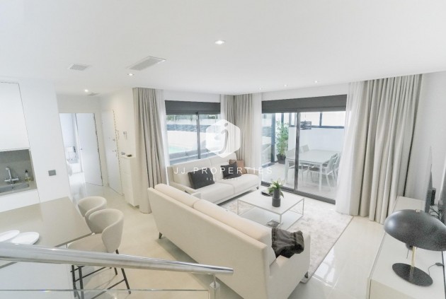 Z drugiej ręki - Villa -
Dolores