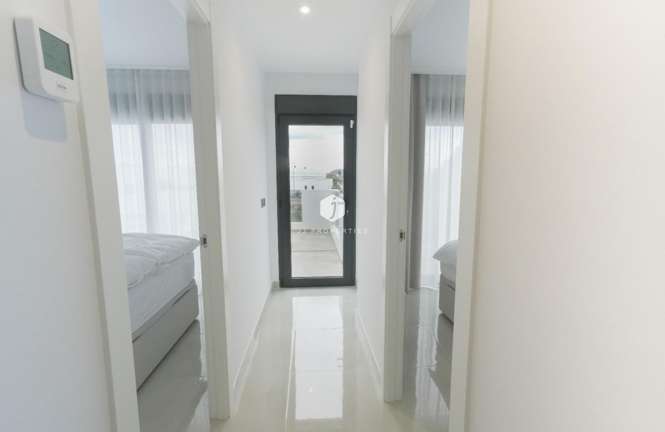 Z drugiej ręki - Villa -
Dolores