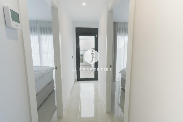 Z drugiej ręki - Villa -
Dolores