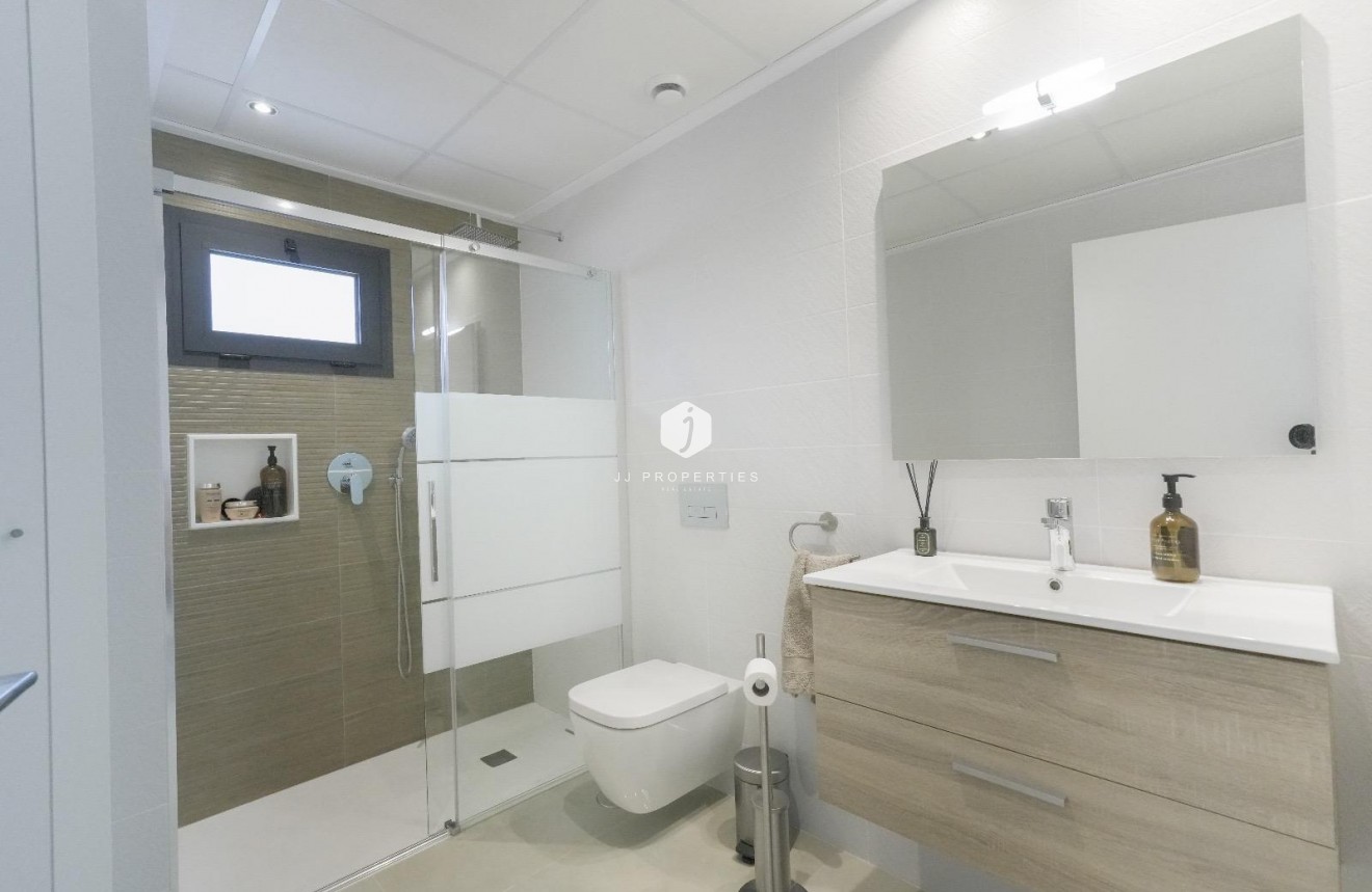 Z drugiej ręki - Villa -
Dolores