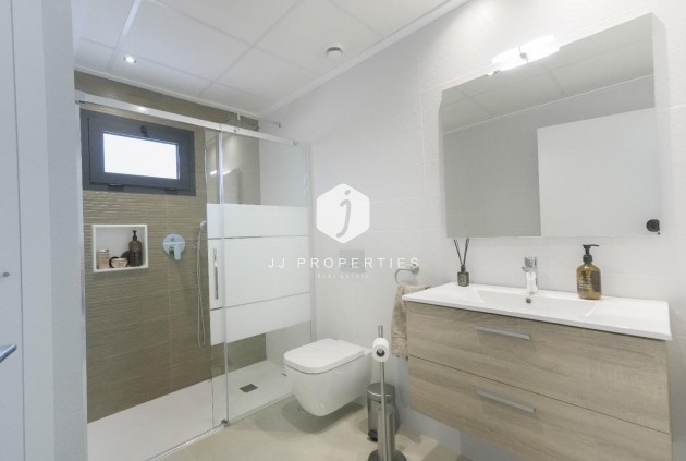 Z drugiej ręki - Villa -
Dolores