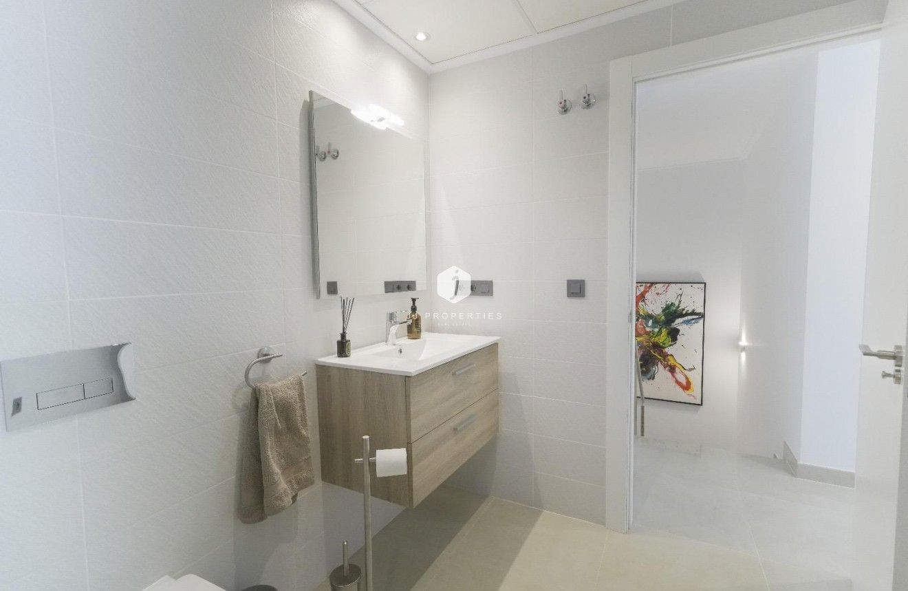 Z drugiej ręki - Villa -
Dolores