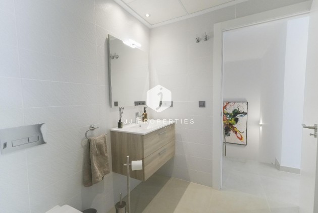 Z drugiej ręki - Villa -
Dolores