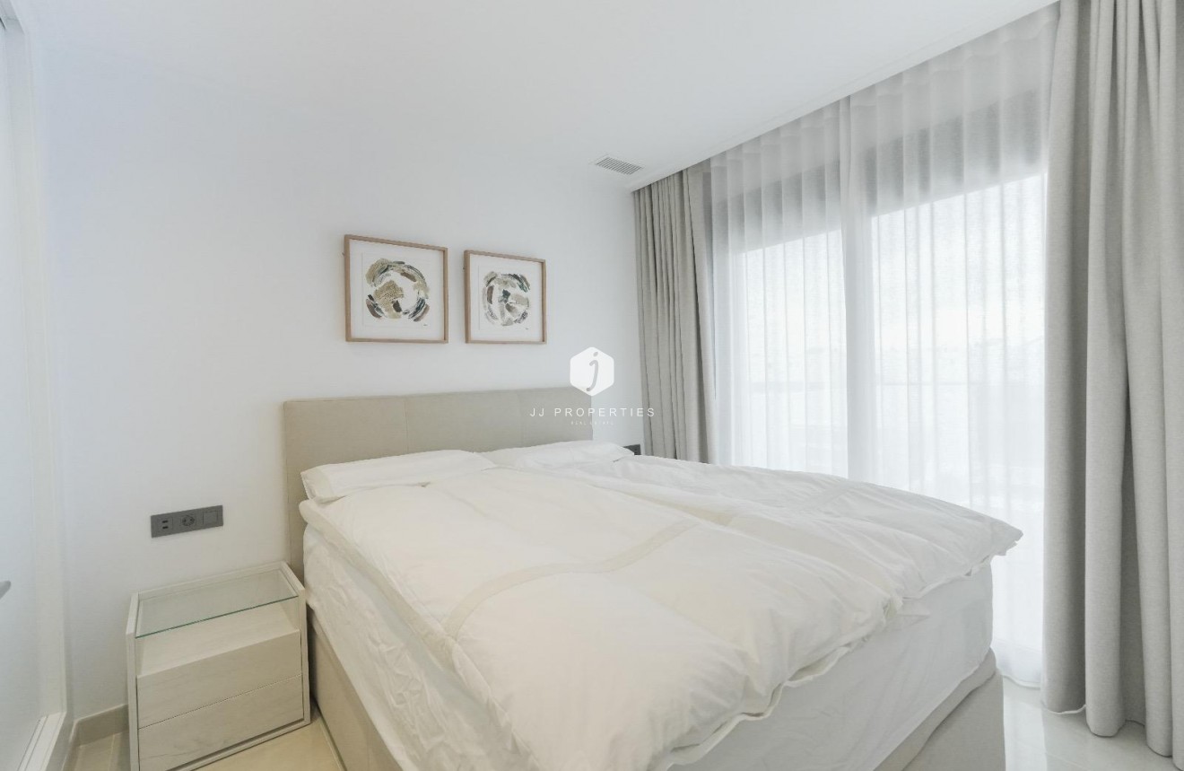 Z drugiej ręki - Villa -
Dolores