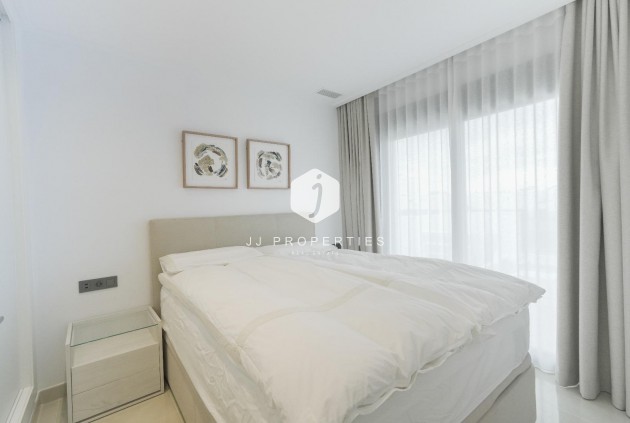 Z drugiej ręki - Villa -
Dolores