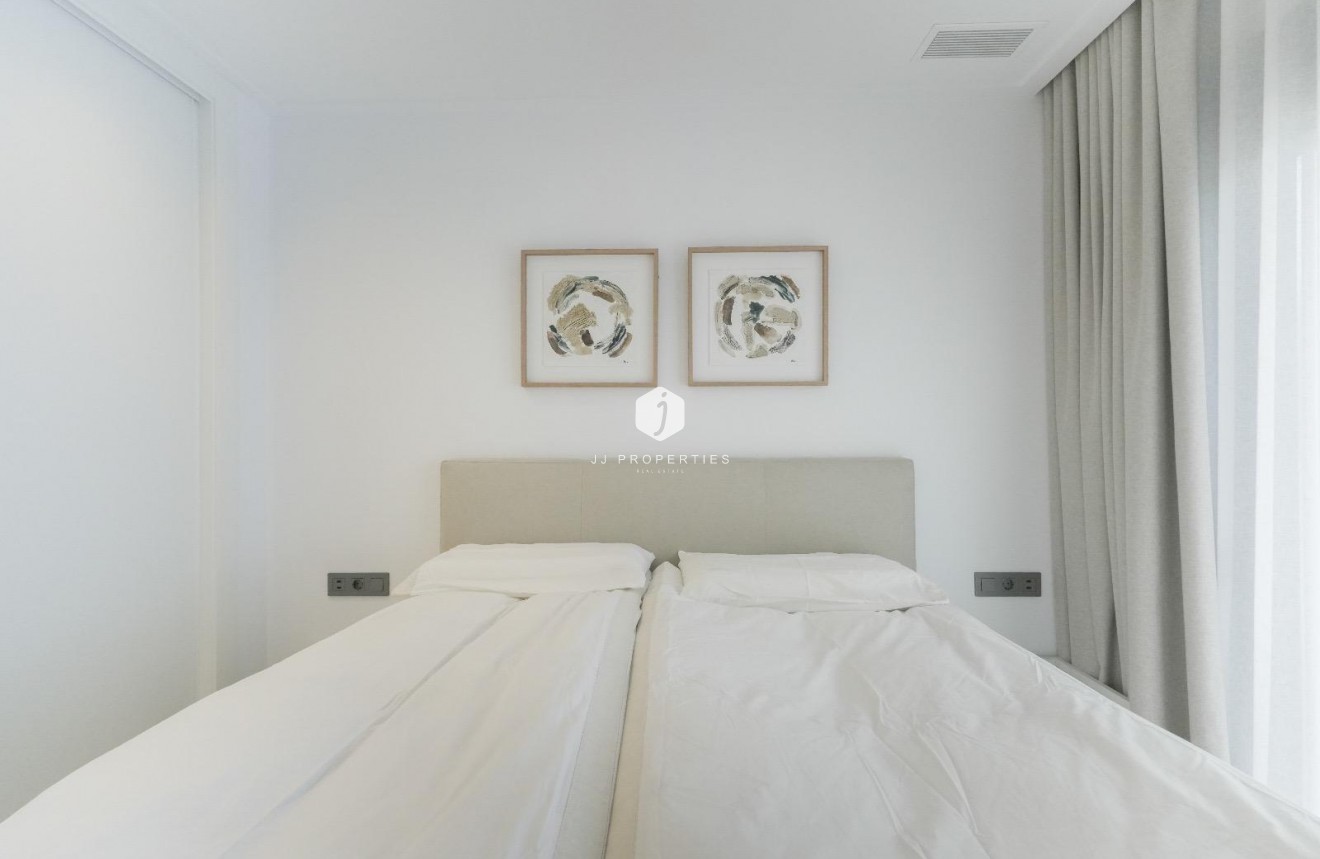 Z drugiej ręki - Villa -
Dolores