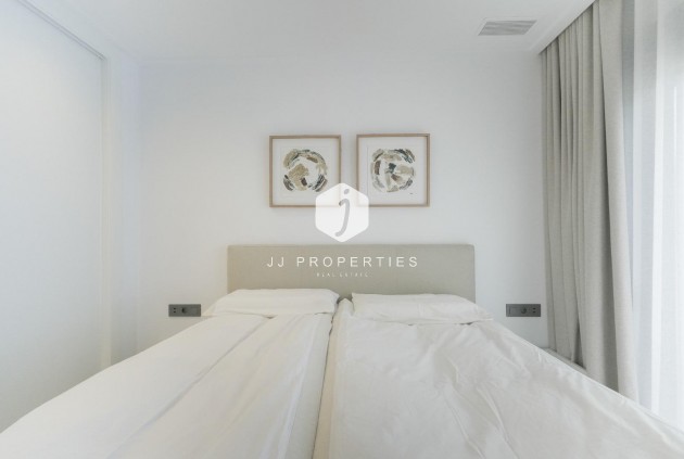 Z drugiej ręki - Villa -
Dolores