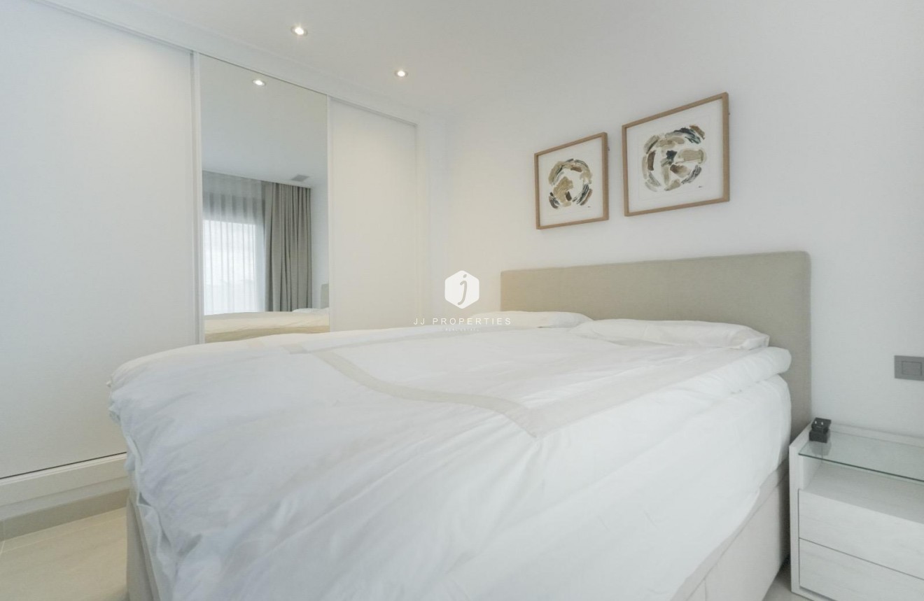 Z drugiej ręki - Villa -
Dolores