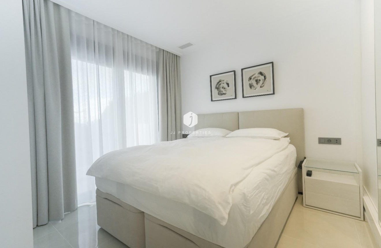 Z drugiej ręki - Villa -
Dolores