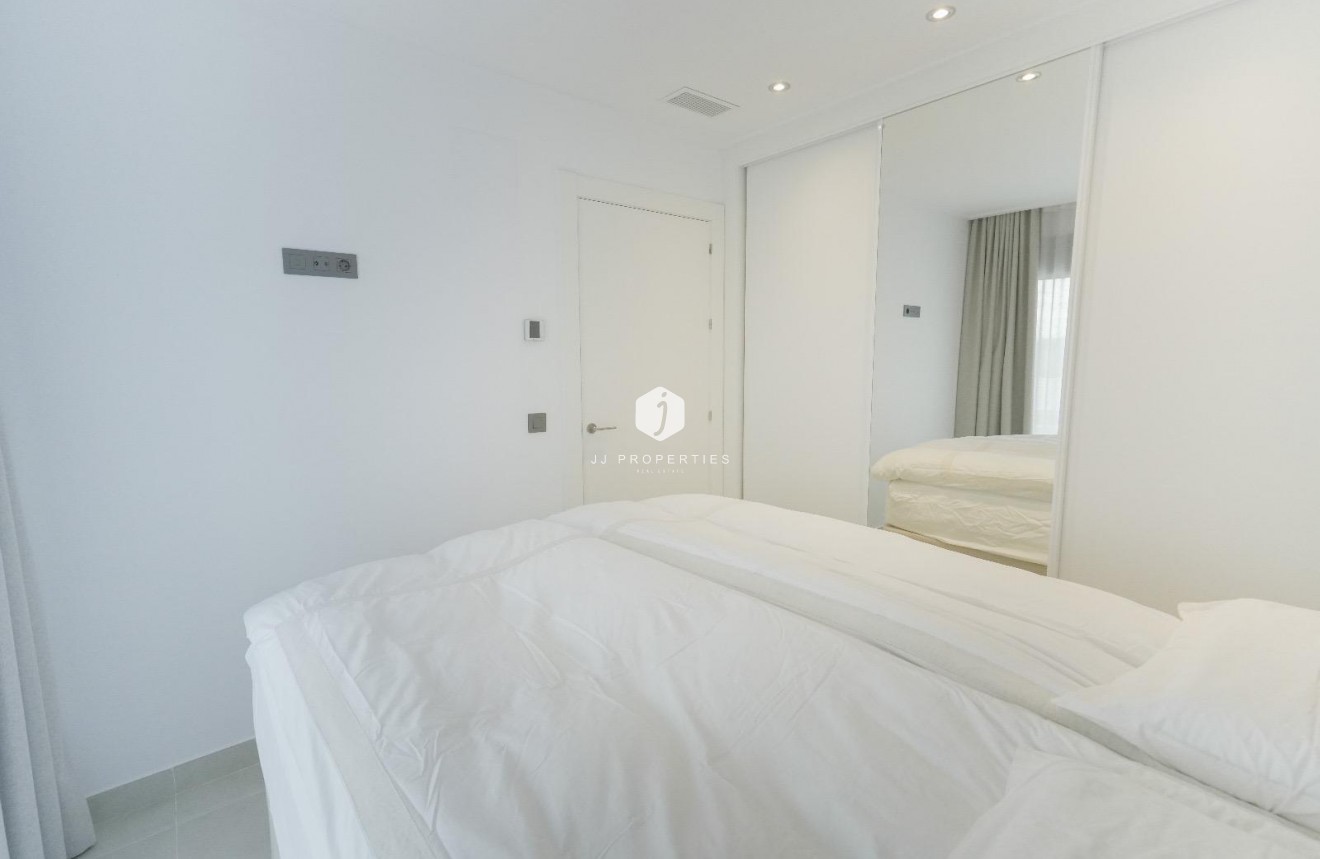 Z drugiej ręki - Villa -
Dolores