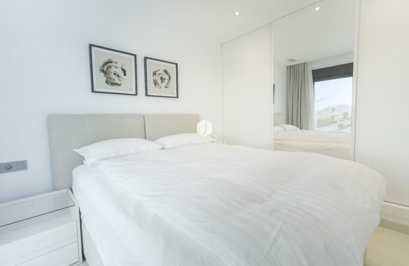 Z drugiej ręki - Villa -
Dolores