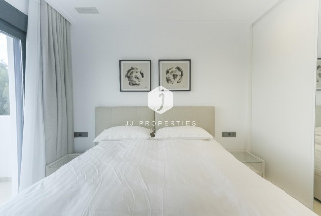 Z drugiej ręki - Villa -
Dolores