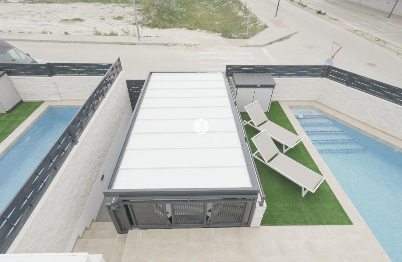 Z drugiej ręki - Villa -
Dolores