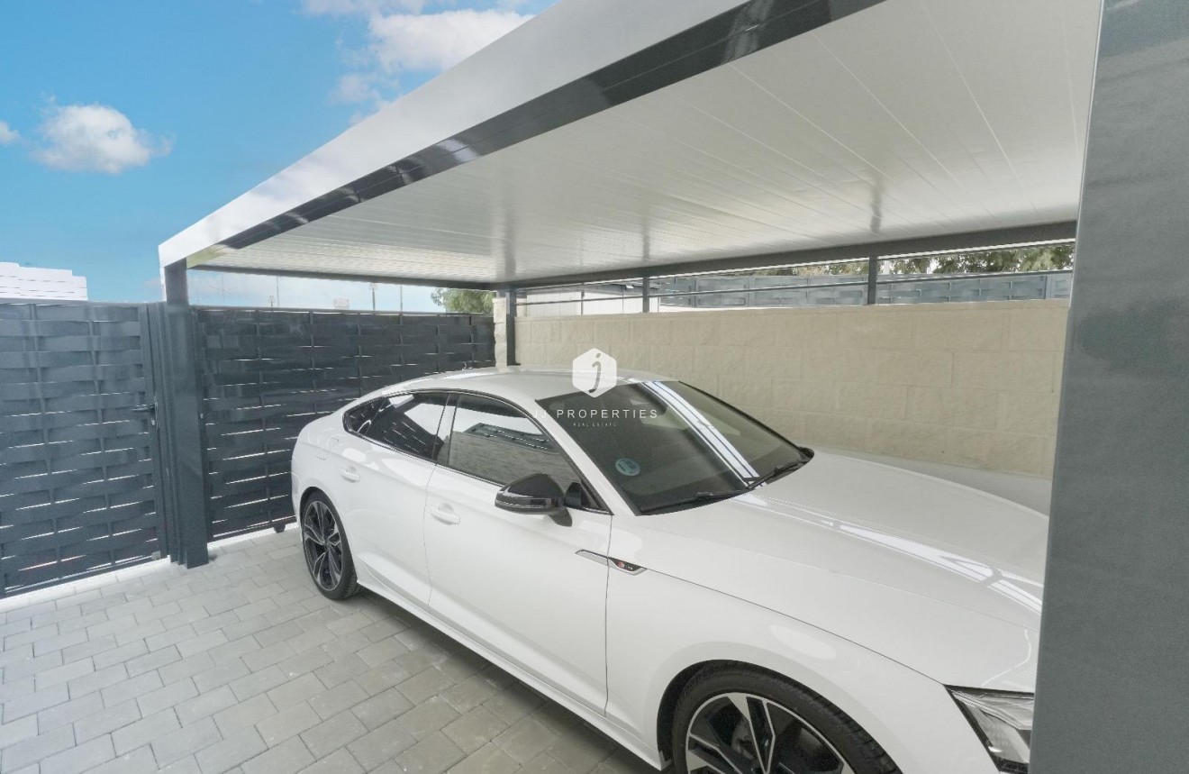 Z drugiej ręki - Villa -
Dolores