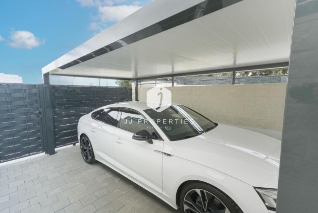 Z drugiej ręki - Villa -
Dolores