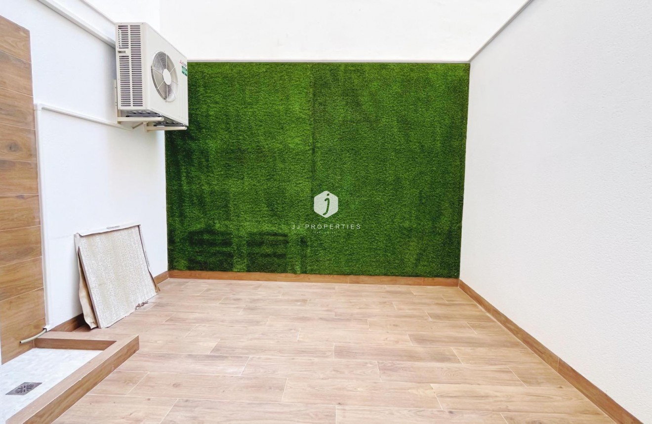 Tweedehands - Appartement / flat -
Torrevieja - Playa del Cura