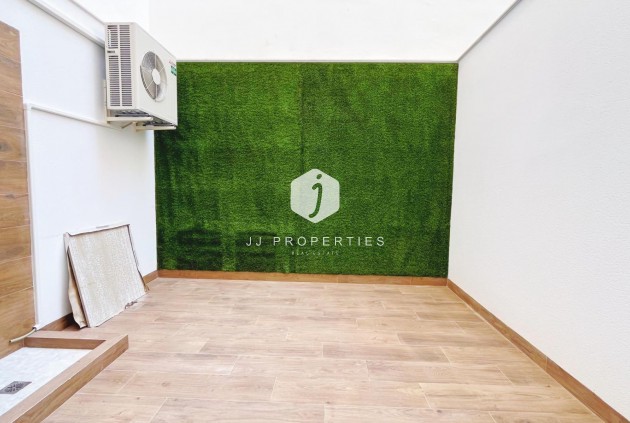 Tweedehands - Appartement / flat -
Torrevieja - Playa del Cura