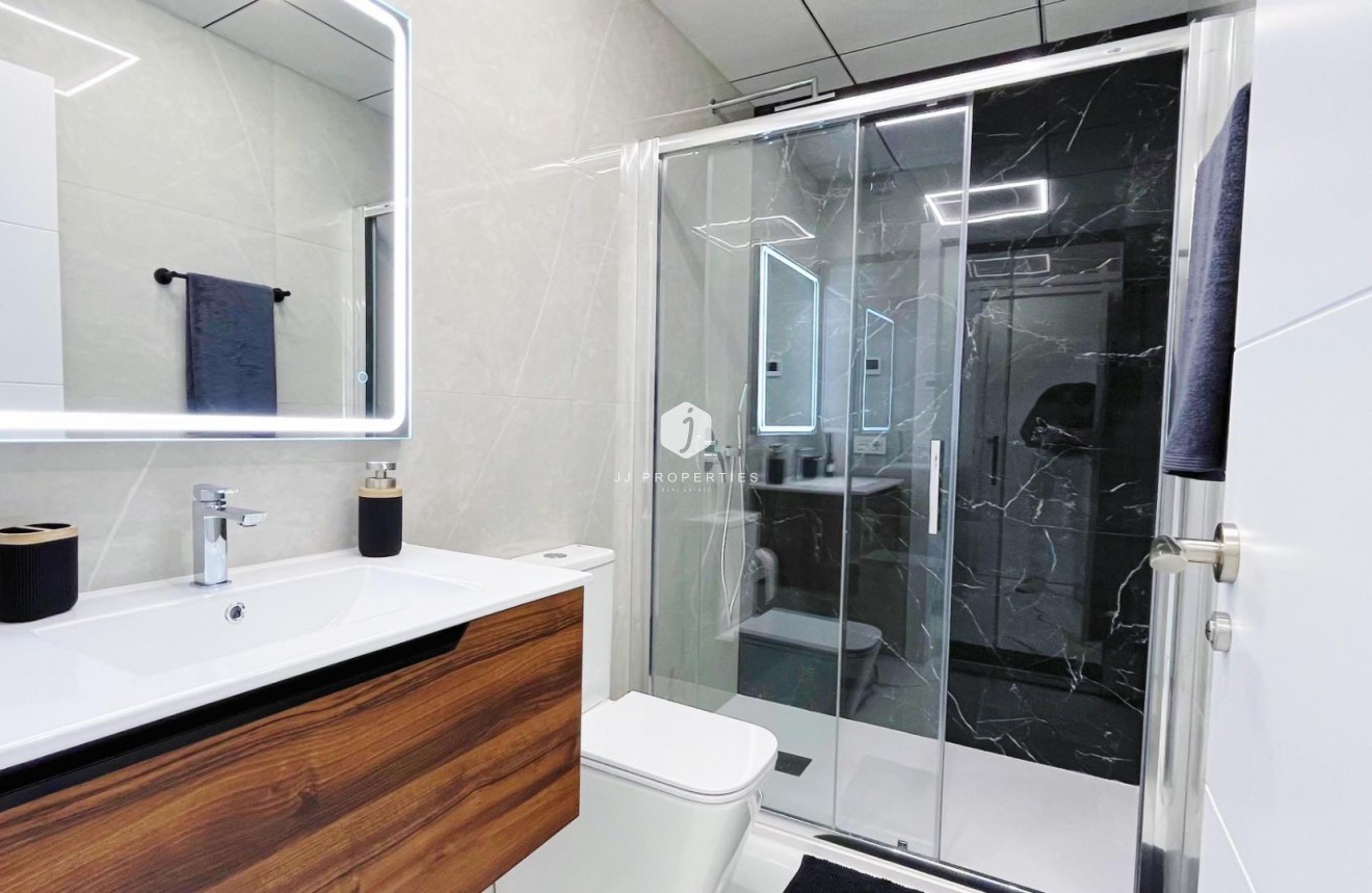 Tweedehands - Appartement / flat -
Torrevieja - Playa del Cura