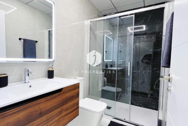 Tweedehands - Appartement / flat -
Torrevieja - Playa del Cura