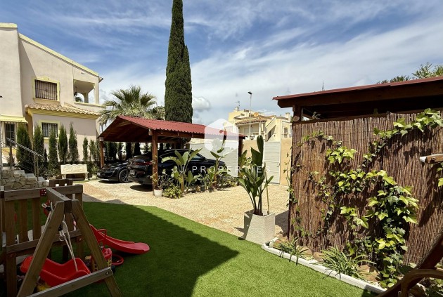 Tweedehands - Villa -
Orihuela Costa - Costa Blanca