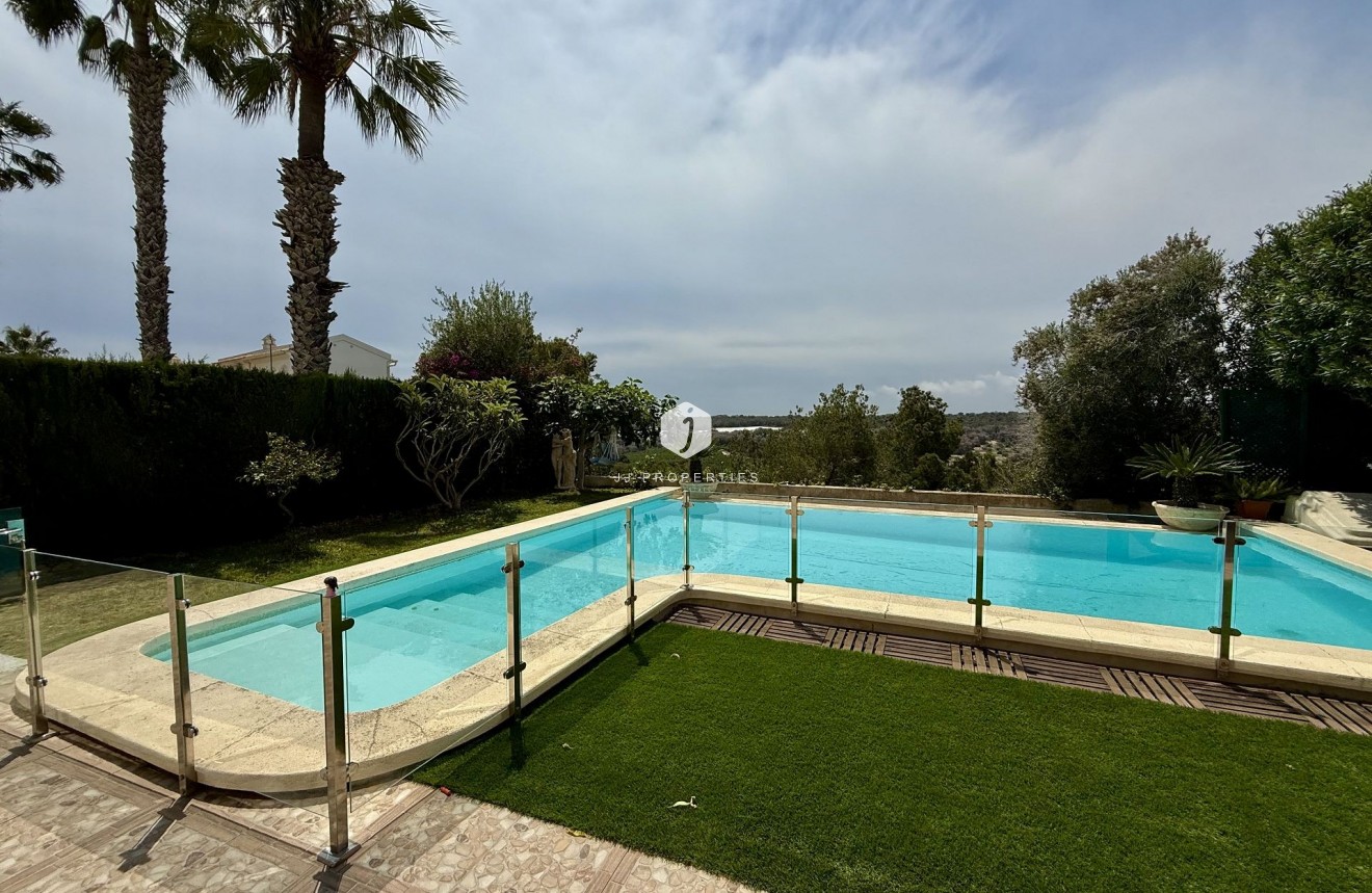 Tweedehands - Villa -
Orihuela Costa - Costa Blanca