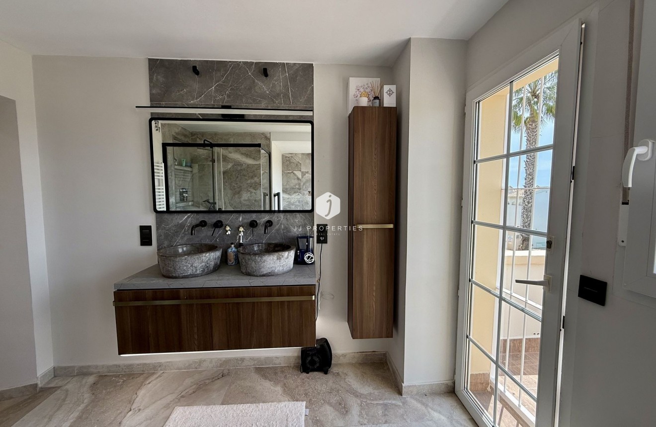 Tweedehands - Villa -
Orihuela Costa - Costa Blanca