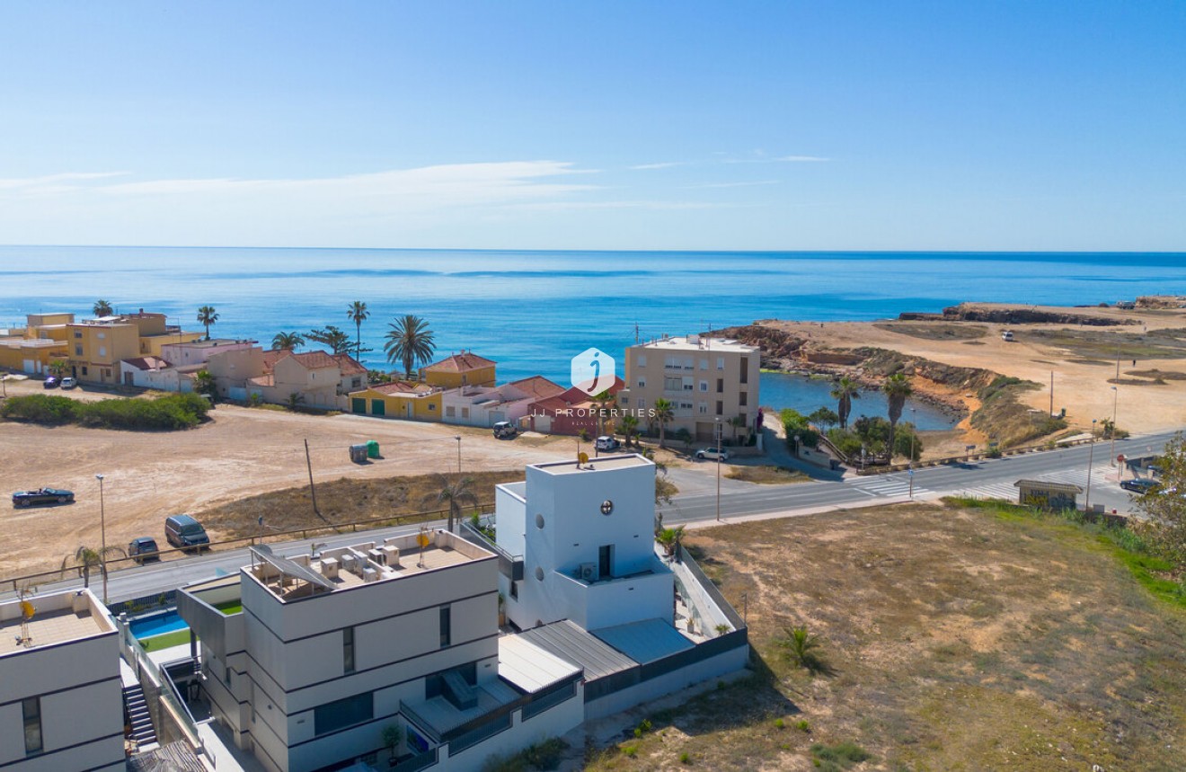 Tweedehands - Villa -
Torrevieja - Rosaleda