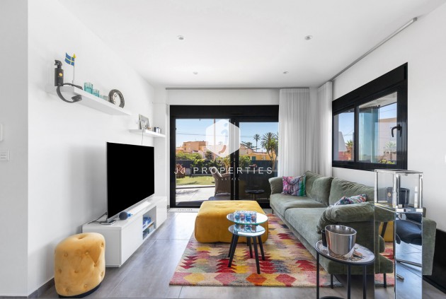 Tweedehands - Villa -
Torrevieja - Rosaleda