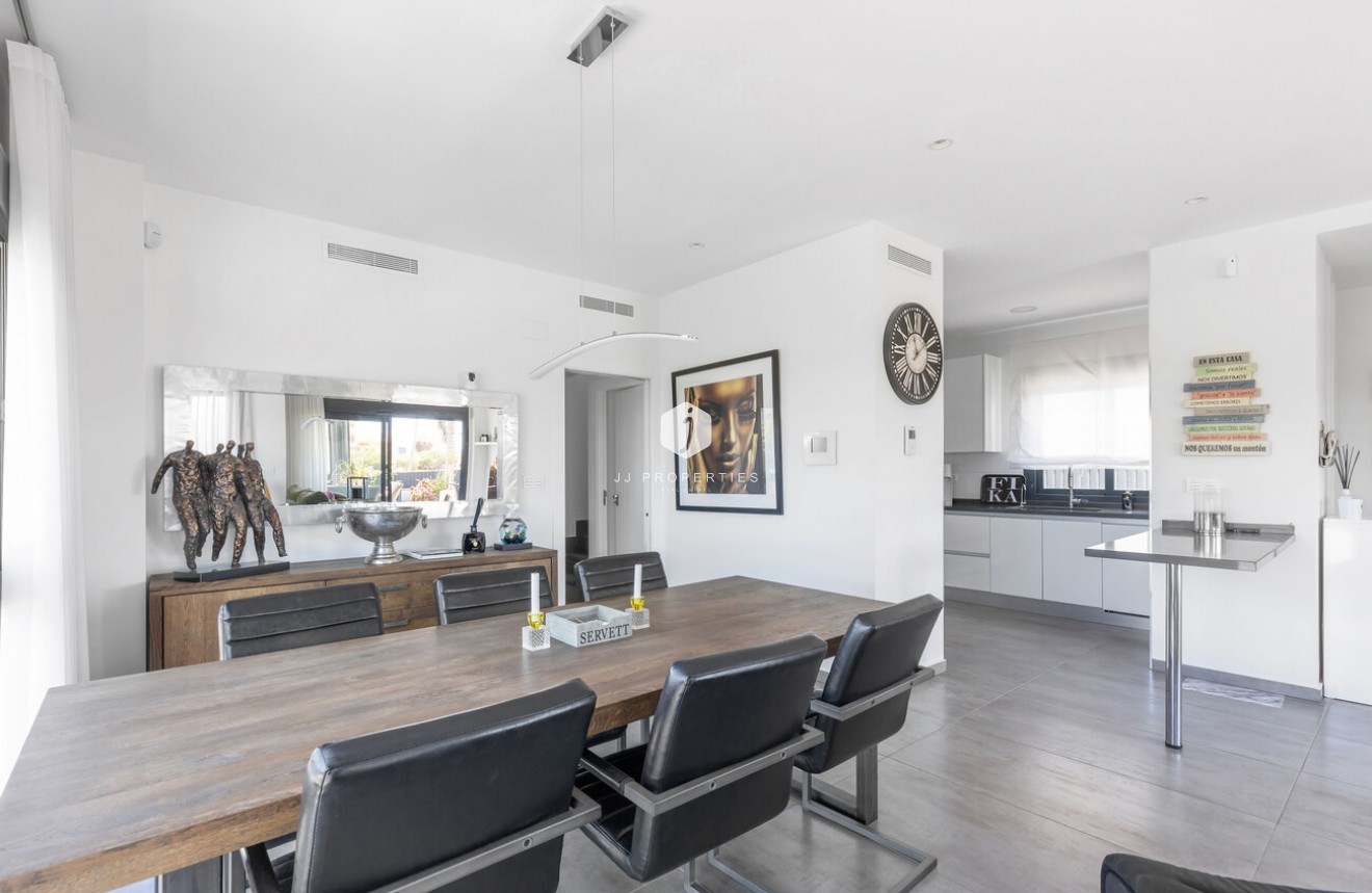 Tweedehands - Villa -
Torrevieja - Rosaleda