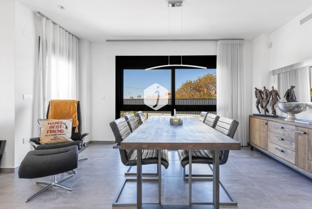 Tweedehands - Villa -
Torrevieja - Rosaleda