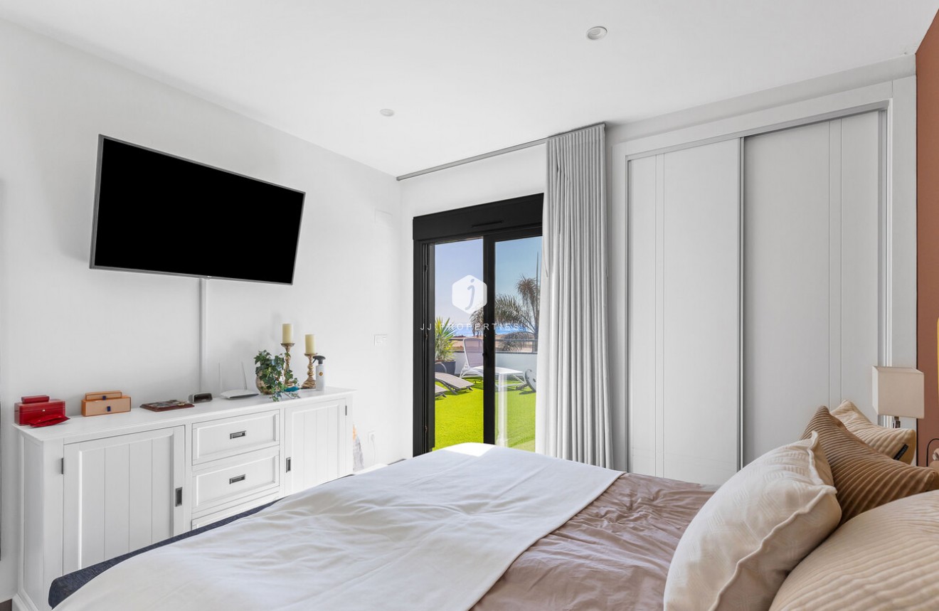 Tweedehands - Villa -
Torrevieja - Rosaleda