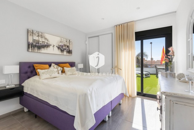 Tweedehands - Villa -
Torrevieja - Rosaleda